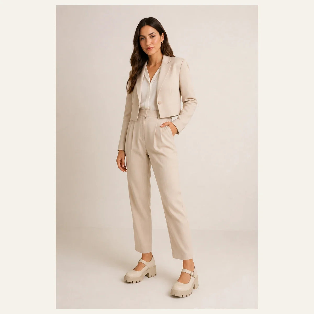 Modelo de corpo inteiro usando sapato Mary Jane bege tratorado Stella
