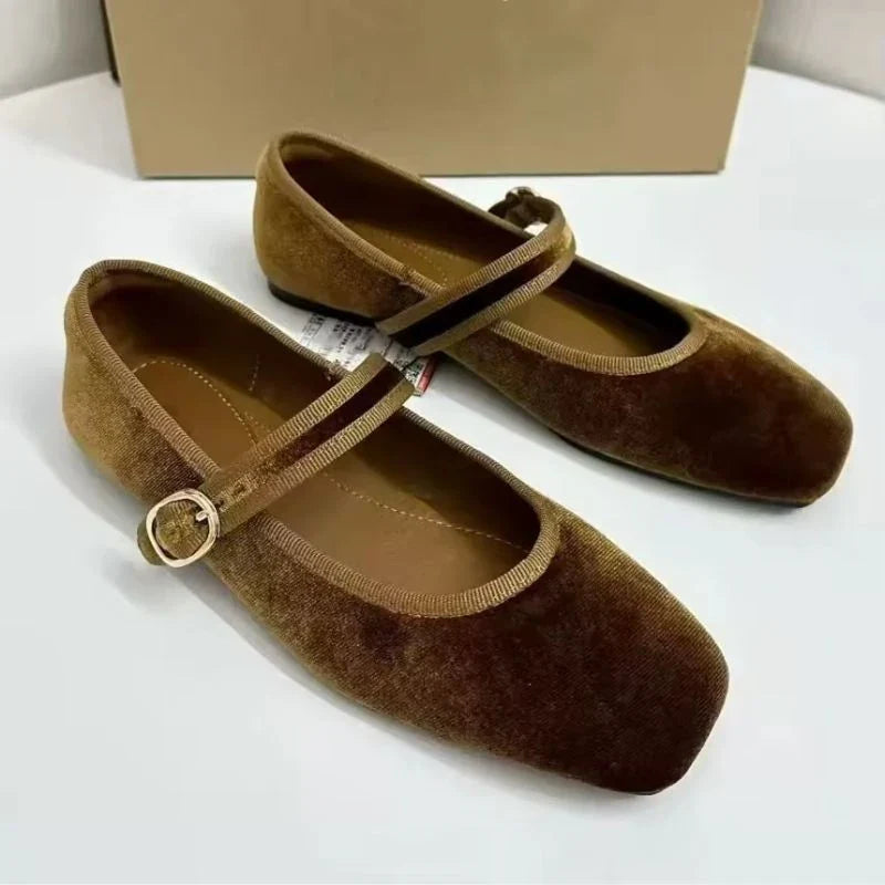 Par de sapatilhas femininas marrons de veludo Amélie