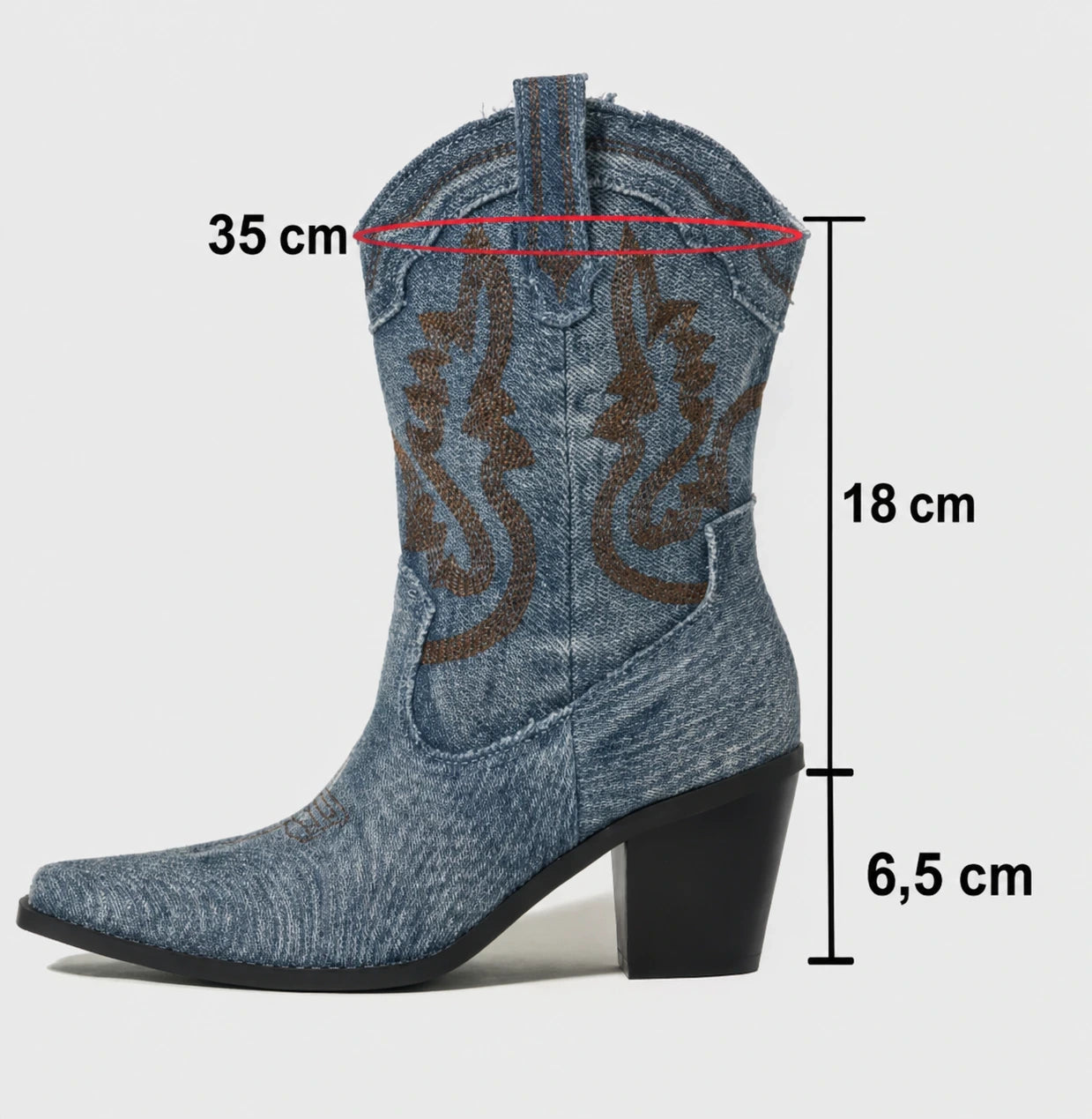 Medidas da Bota Texana Jeans Escuro Dakota: abertura 35 cm, cano 18 cm e salto 6,5 cm