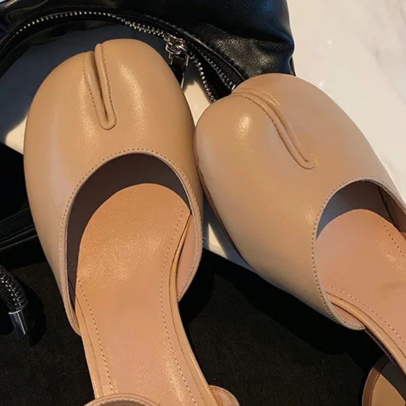 Sapato Tabi Mary Jane detalhe ponta bege