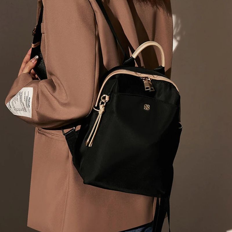 Detalhes premium de mochila feminina