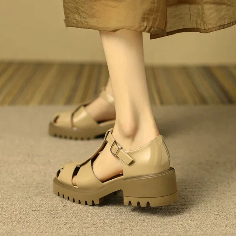 Sandália Salto Médio Tratorada