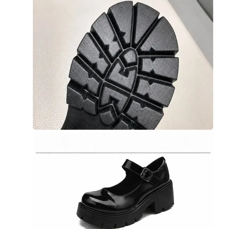 Detalhe da sola tratorada do Sapato Mary Jane Feminino — borracha antiderrapante com relevo geométrico de alta aderência e plataforma elevada | Loja Mary Jane