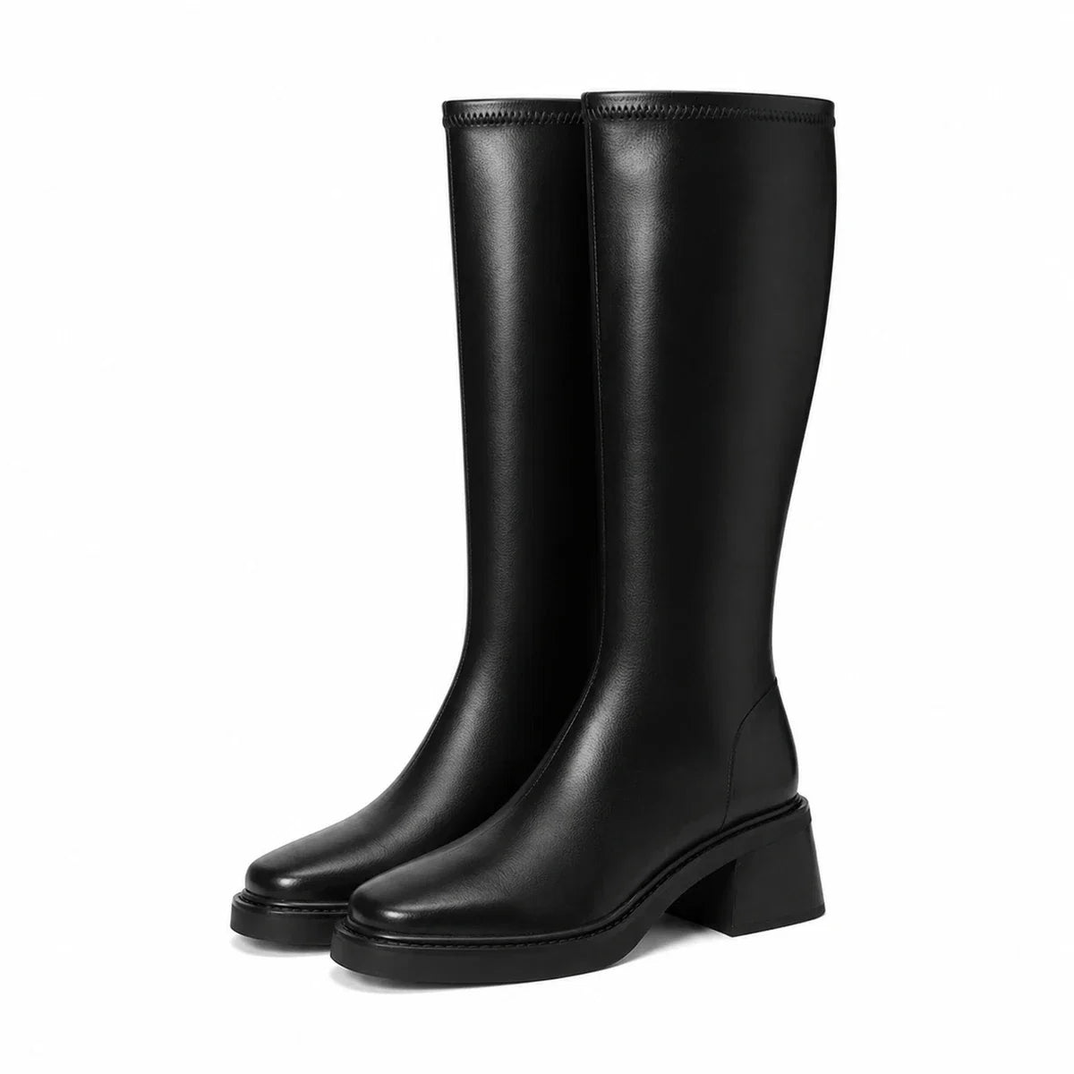 Par de botas femininas pretas Valentina em fundo branco