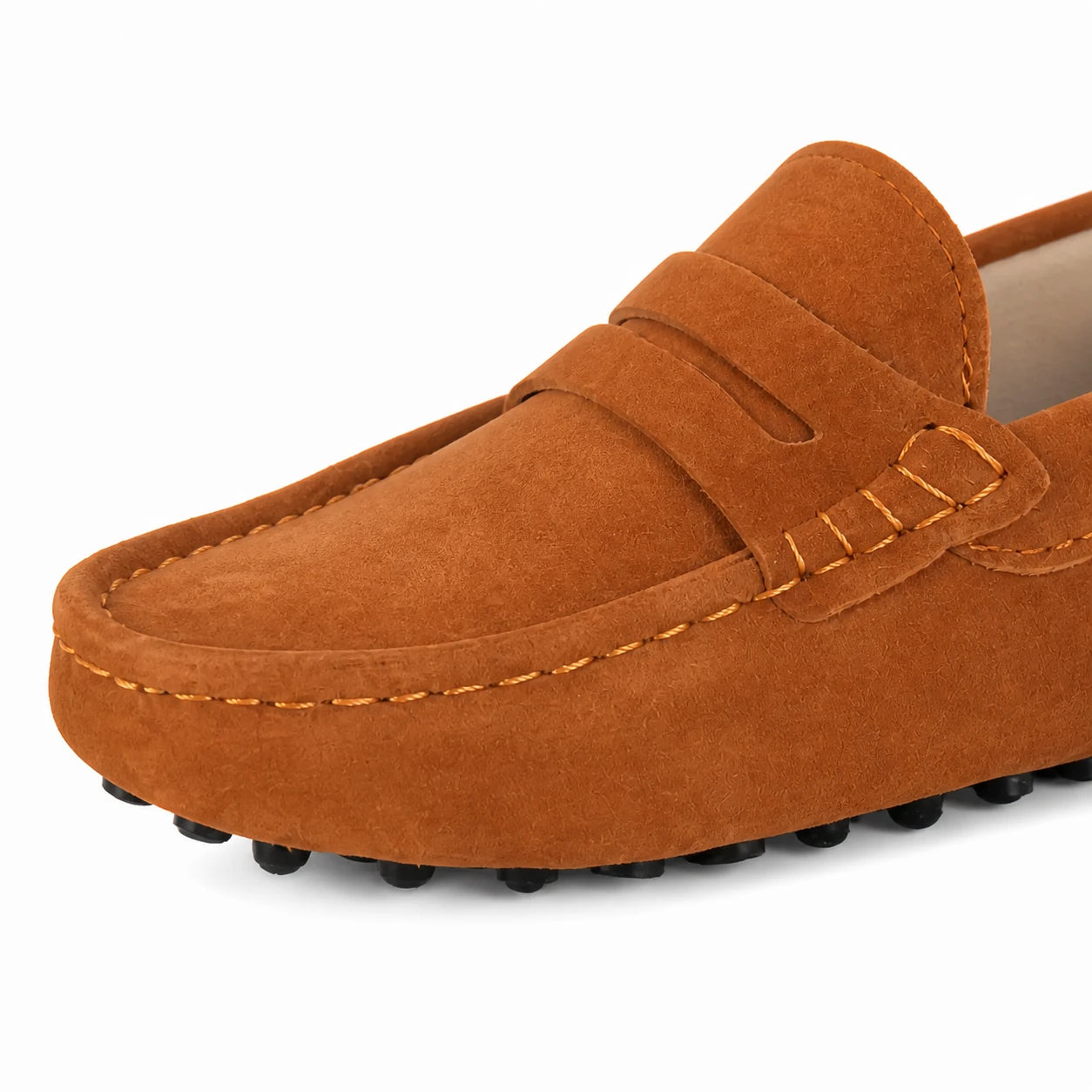 Detalhe da textura e costuras do mocassim feminino Marrom Elisa