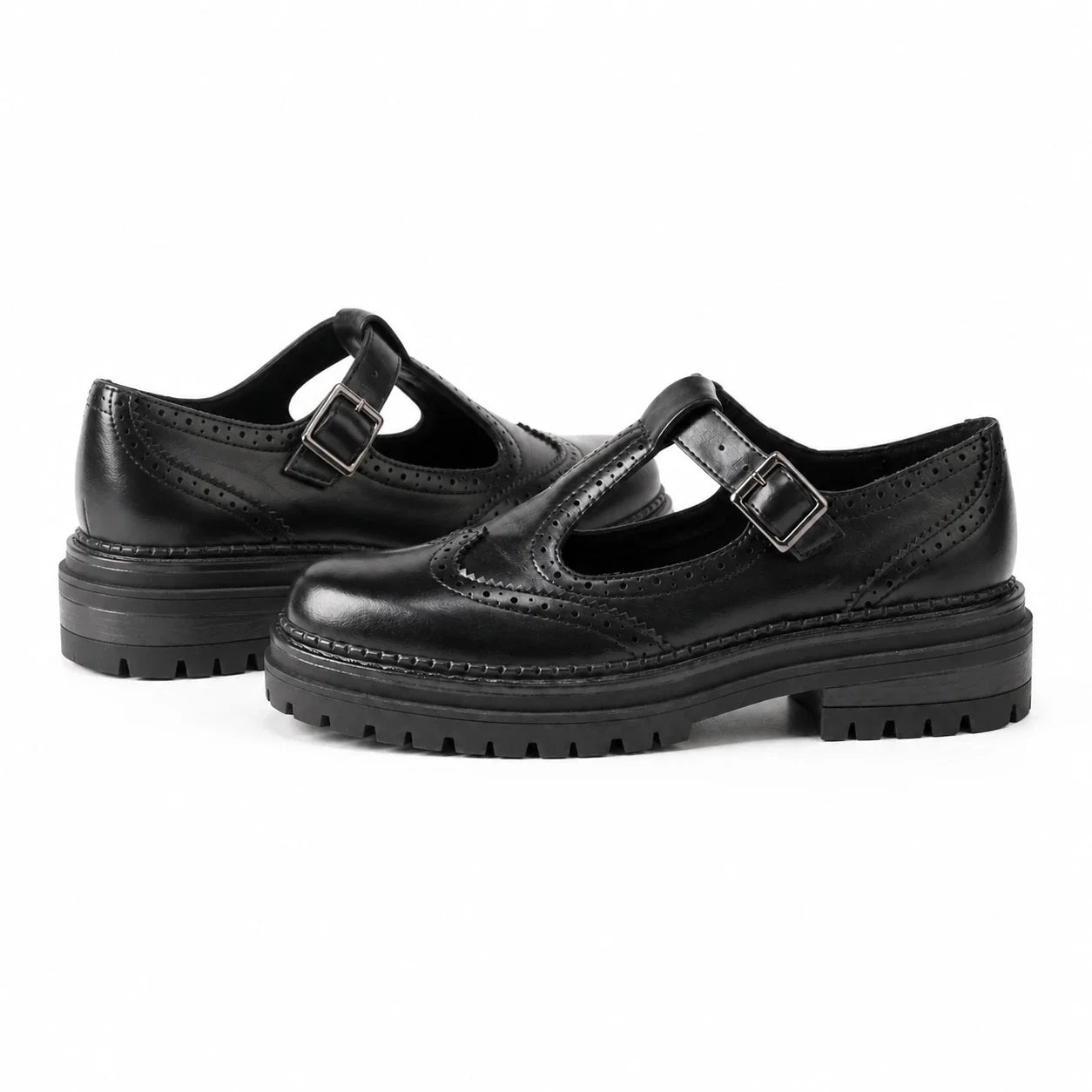 Par de mocassins femininos pretos Amélie com solado tratorado