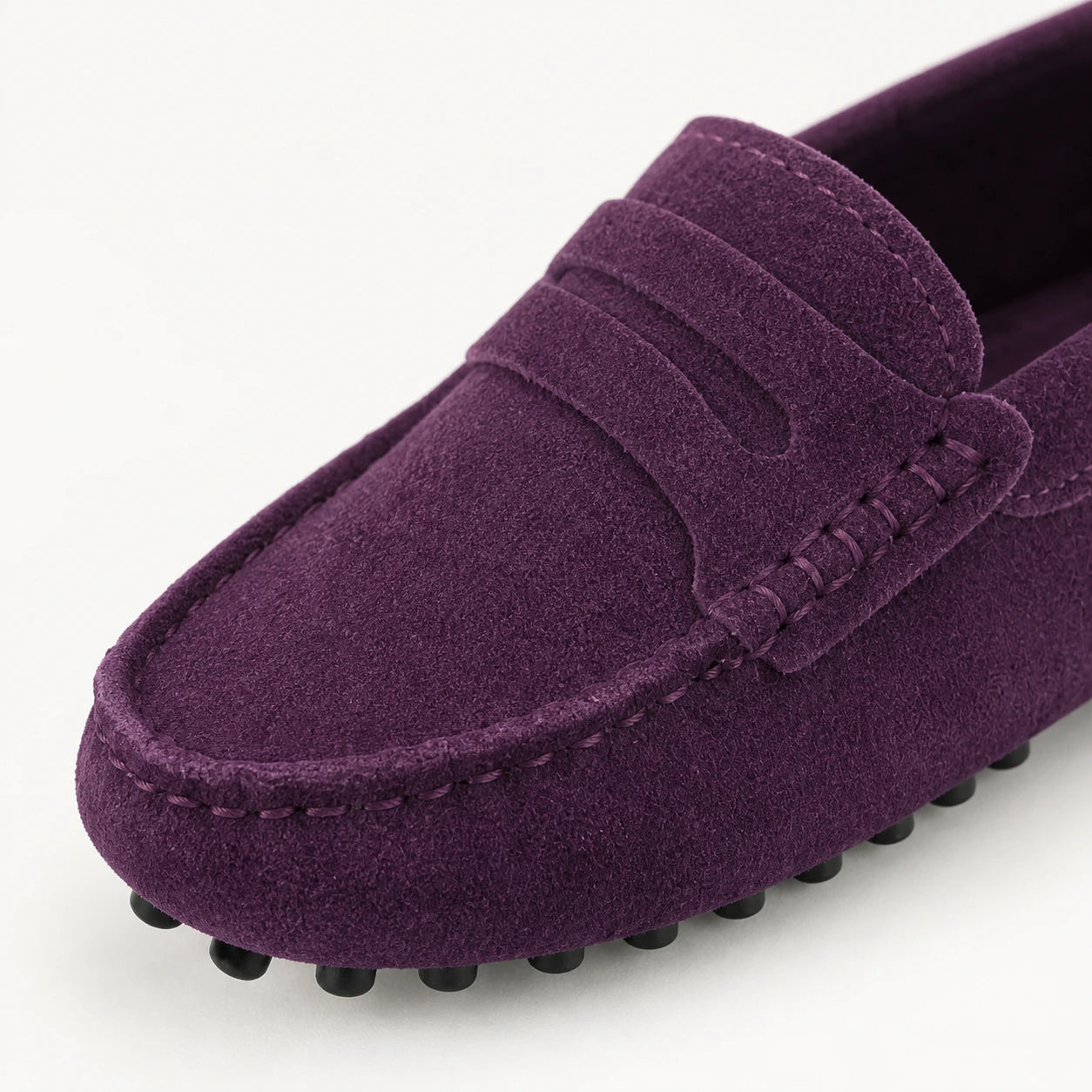 Detalhe da textura e costuras do Mocassim Feminino Uva Elisa