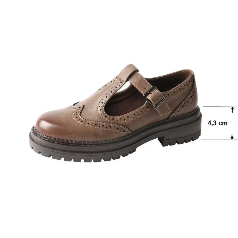 Mocassim feminino marrom Margot com altura aproximada de 4,3 cm