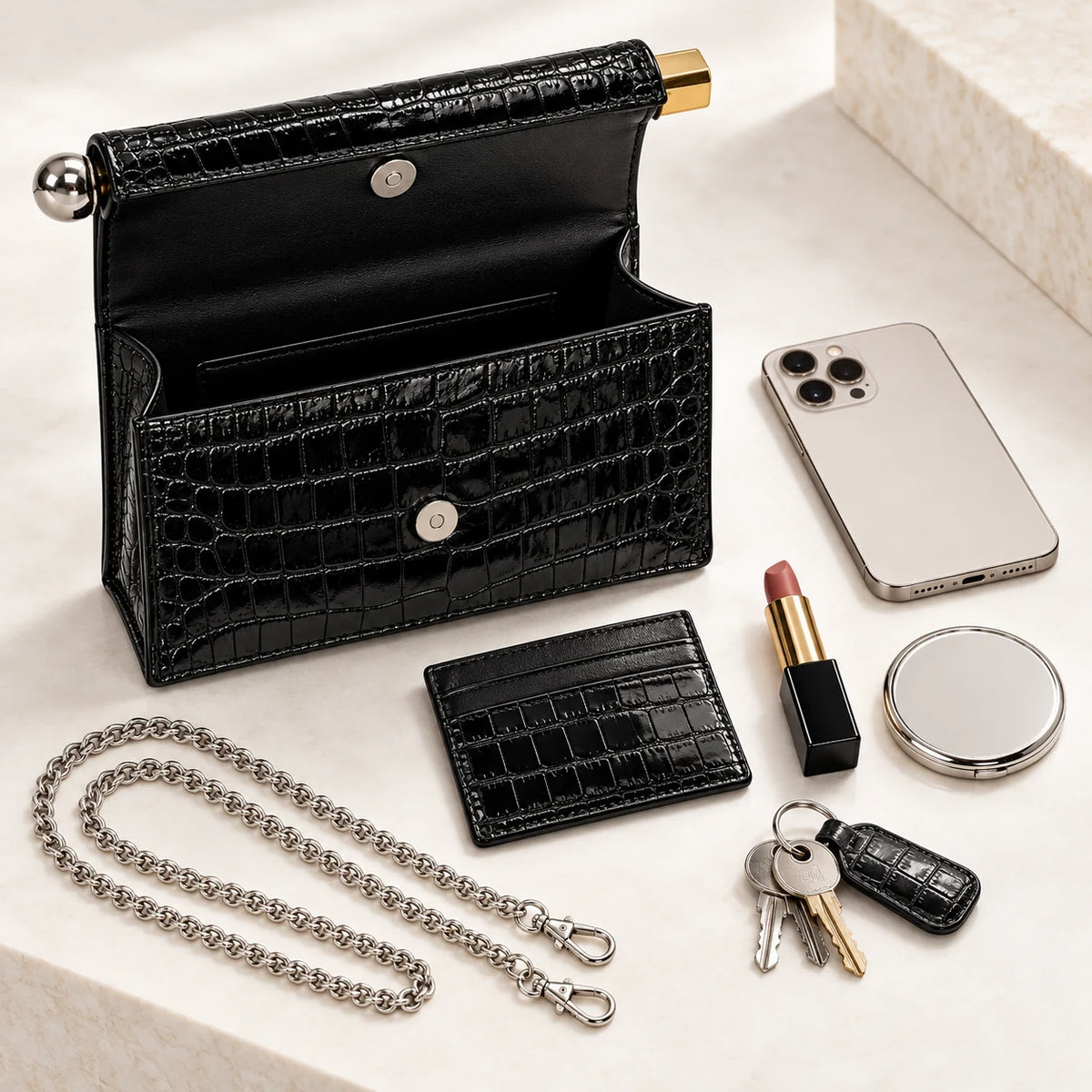 Capacidade interna da Bolsa Clutch Feminina Preta Croco Lumière
