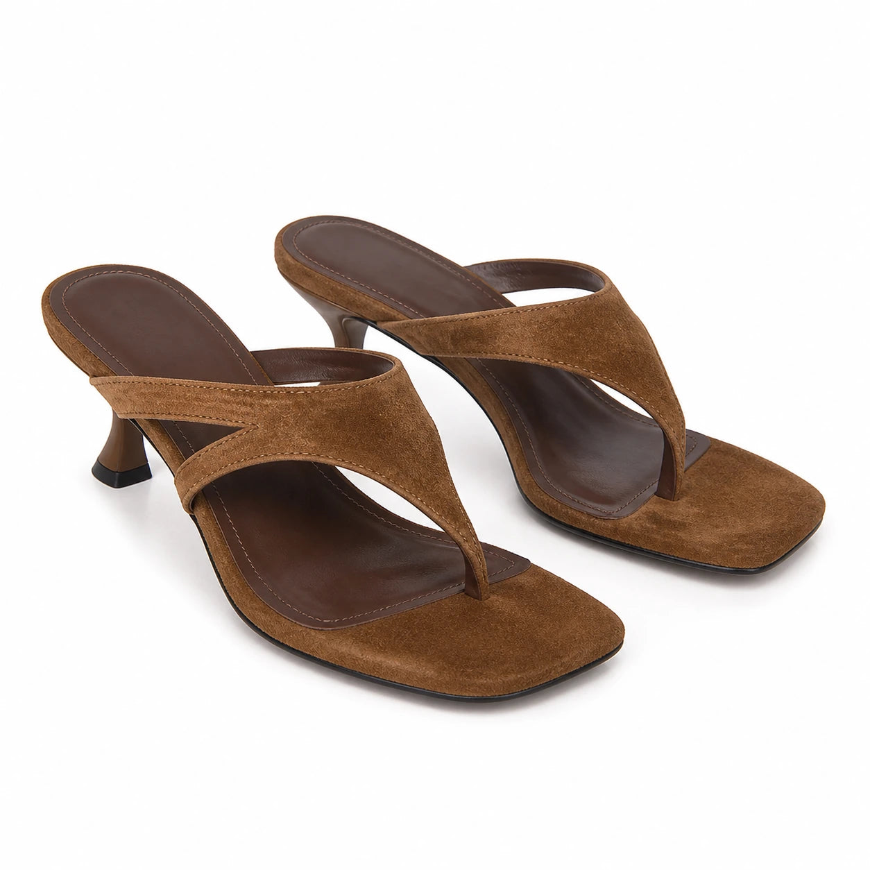 Par de sandálias femininas marrons Elisa em camurça