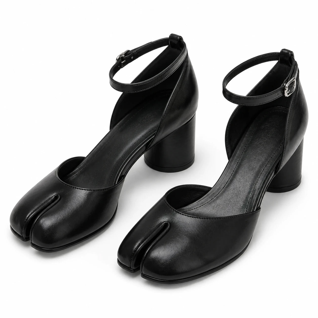 Par de Sapatos Tabi femininos Preto Naomi com detalhe do bico split