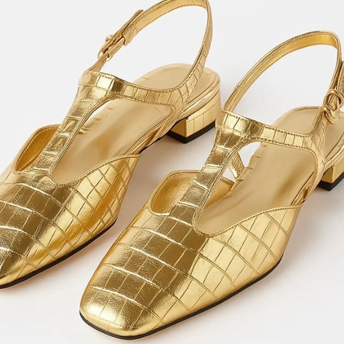 Detalhe do acabamento dourado texturizado